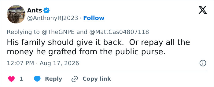 An Ants tweet criticizing a GoFundMe, demanding repayment of money grafted by a plagiarizing PhD. An Ants tweet criticizing a GoFundMe, demanding repayment of money grafted by a plagiarizing PhD.