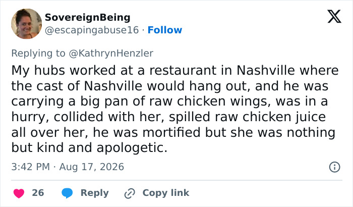 A tweet by SovereignBeing describing Hayden Panettiere's behavior under not-so-great conditions, showing kindness after an accident. A tweet by SovereignBeing describing Hayden Panettiere's behavior under not-so-great conditions, showing kindness after an accident.