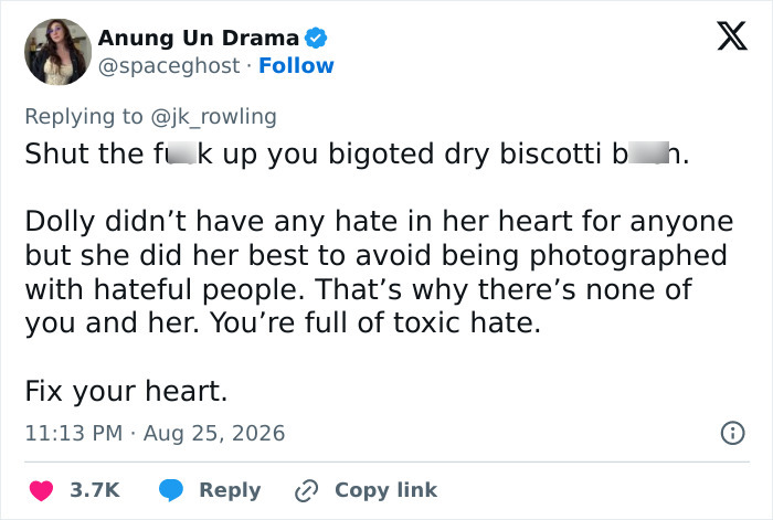 Tweet criticizing J.K. Rowling for controversial opinions and hate, comparing it to Dolly Parton's lack of hate. Tweet criticizing J.K. Rowling for controversial opinions and hate, comparing it to Dolly Parton's lack of hate.