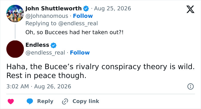 Screenshot of tweets discussing a humorous conspiracy theory related to Dolly Parton's last appearance. Screenshot of tweets discussing a humorous conspiracy theory related to Dolly Parton's last appearance.