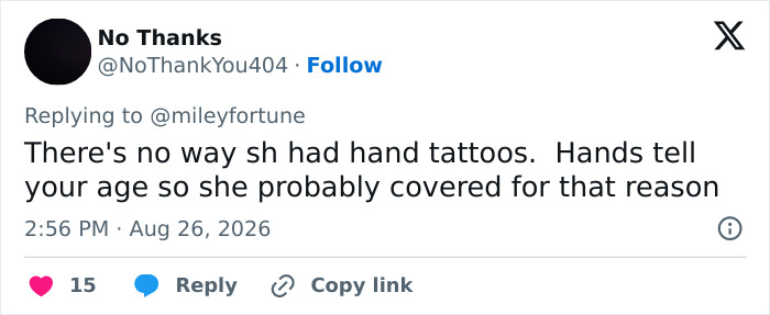 Screenshot of a tweet discussing Dolly Parton's gloves and whether she is hiding tattooed hands. Screenshot of a tweet discussing Dolly Parton's gloves and whether she is hiding tattooed hands.