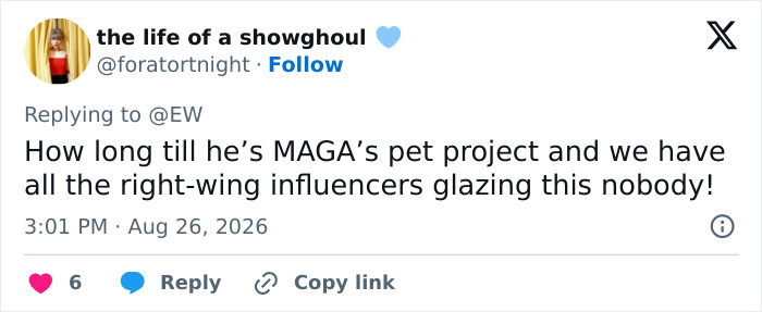 Screenshot of a tweet from the life of a showghoul commenting on Dolly Parton's co-star and right-wing influencers. Screenshot of a tweet from the life of a showghoul commenting on Dolly Parton's co-star and right-wing influencers.
