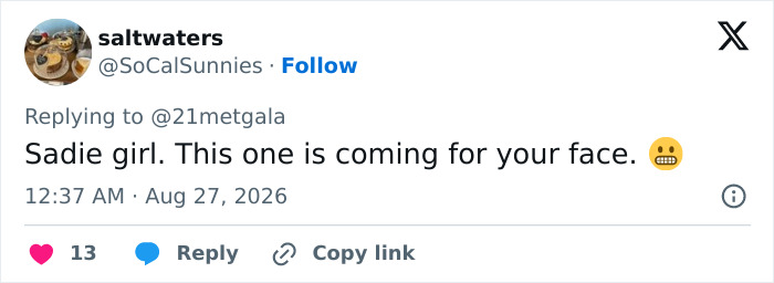 A tweet comparing Joey King's appearance to Sadie Sink, hinting at plastic surgery. A tweet comparing Joey King's appearance to Sadie Sink, hinting at plastic surgery.