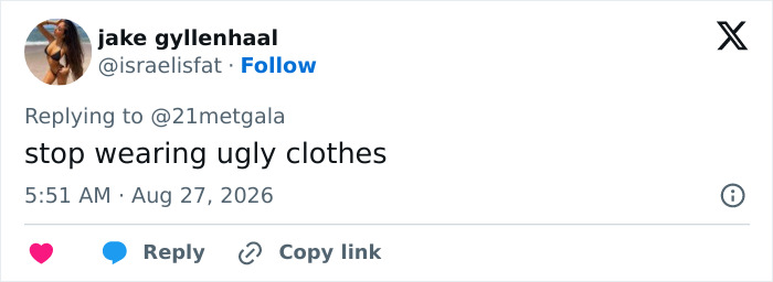 A tweet about Joey King's movie premiere outfit, mentioning 'ugly clothes'. A tweet about Joey King's movie premiere outfit, mentioning 'ugly clothes'.