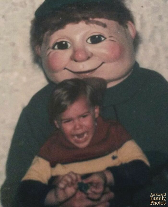 31 Childhood Photos That Prove Old-School Mascots Were Absolutely Terrifying