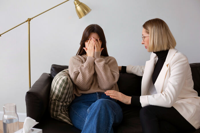 A therapist comforts a distraught woman, highlighting reasons for walking out without her therapist.