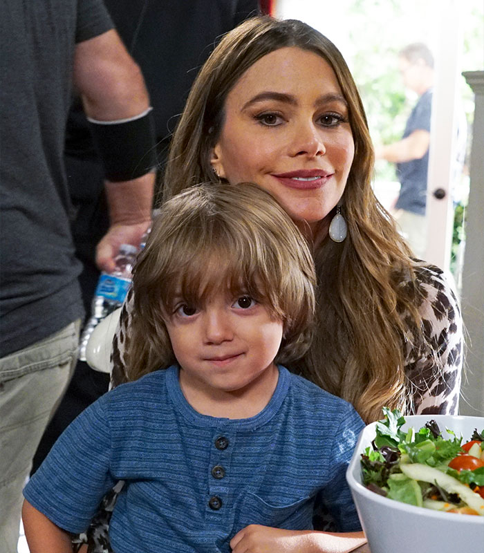 Fans In Absolute Disbelief After Hit Sitcom's Child Star Looks Unrecognizable At 15: "Has It Been That Long?" Fans In Absolute Disbelief After Hit Sitcom's Child Star Looks Unrecognizable At 15: "Has It Been That Long?"
