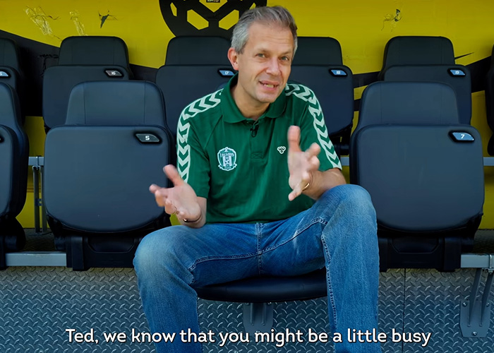 Lithuanian Soccer Team Finds Brilliant Way To Promote Women's Sports By Inviting Jason Sudeikis To Coach Them Lithuanian Soccer Team Finds Brilliant Way To Promote Women's Sports By Inviting Jason Sudeikis To Coach Them