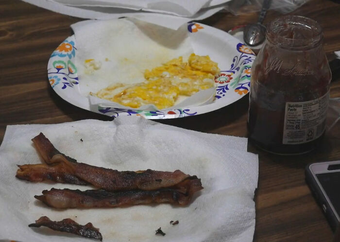 A plate of scrambled eggs and bacon, part of the free breakfasts served by the Missouri grandma. A plate of scrambled eggs and bacon, part of the free breakfasts served by the Missouri grandma.