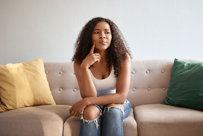 Woman Won’t Play MOH For Twin And Her Childhood Bully, Fam Asks Questions As The Truth Comes Out Woman Won’t Play MOH For Twin And Her Childhood Bully, Fam Asks Questions As The Truth Comes Out