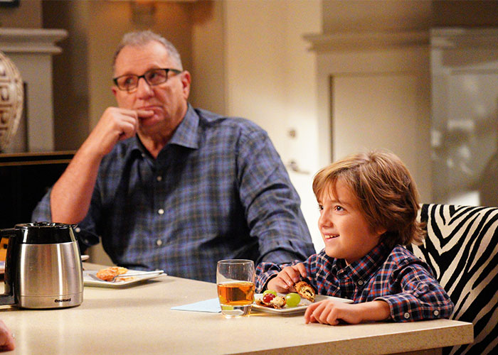 Fans In Absolute Disbelief After Hit Sitcom's Child Star Looks Unrecognizable At 15: "Has It Been That Long?" Fans In Absolute Disbelief After Hit Sitcom's Child Star Looks Unrecognizable At 15: "Has It Been That Long?"