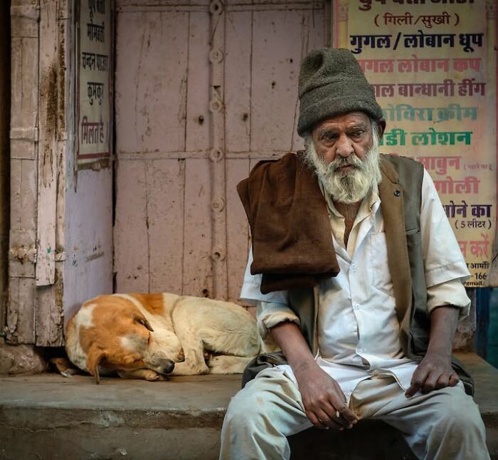 Murat Bakmaz captures the beauty of everyday life: An elderly man with a long beard sits next to a sleeping dog.