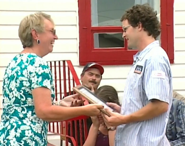 Man Goes From 1 Red Paperclip To A House After 14 Remarkable Swaps Man Goes From 1 Red Paperclip To A House After 14 Remarkable Swaps