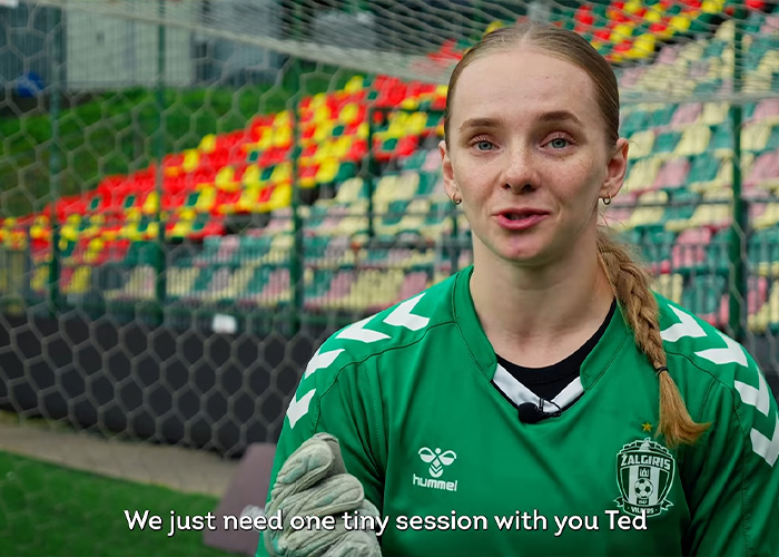 Lithuanian Soccer Team Finds Brilliant Way To Promote Women's Sports By Inviting Jason Sudeikis To Coach Them Lithuanian Soccer Team Finds Brilliant Way To Promote Women's Sports By Inviting Jason Sudeikis To Coach Them