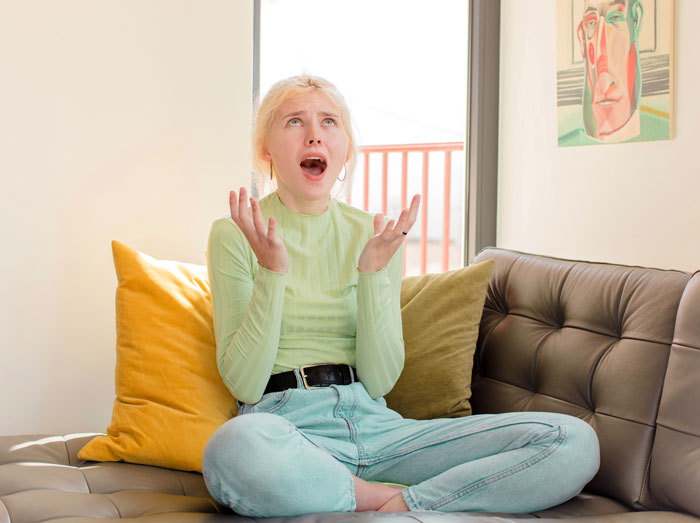 Wedding Turns Dramatic As Wacky MIL Tries To Wear White And Steals Bride's Dress, Fails Miserably Wedding Turns Dramatic As Wacky MIL Tries To Wear White And Steals Bride's Dress, Fails Miserably