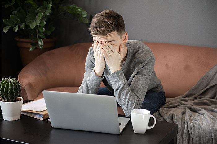 Man Has A Wake Up Call After Roommate Makes It Clear That She&rsquo;s Not Interested In Him