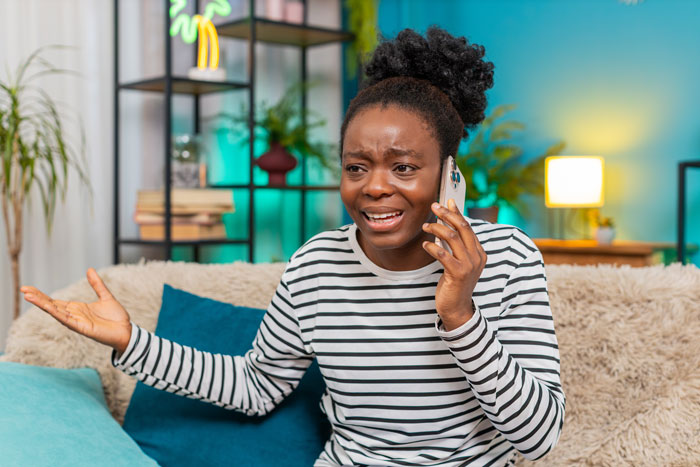 Woman Won’t Play MOH For Twin And Her Childhood Bully, Fam Asks Questions As The Truth Comes Out Woman Won’t Play MOH For Twin And Her Childhood Bully, Fam Asks Questions As The Truth Comes Out