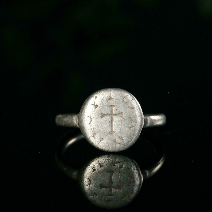 A silver ring with a cross design, reflecting the fascinating history of the Middle Ages.