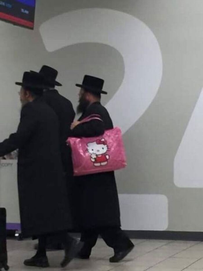 75 Funny Pictures That Somehow Keep Getting Weirder By The Second