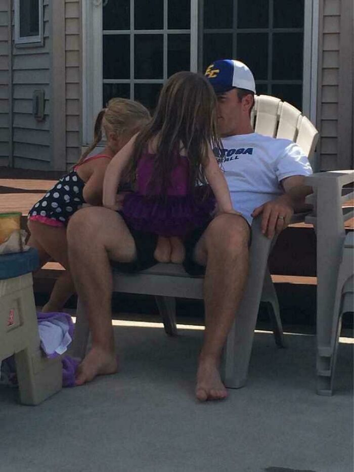 A confusing pic of two young girls and a man on a chair, with misleading headlines about a brain.