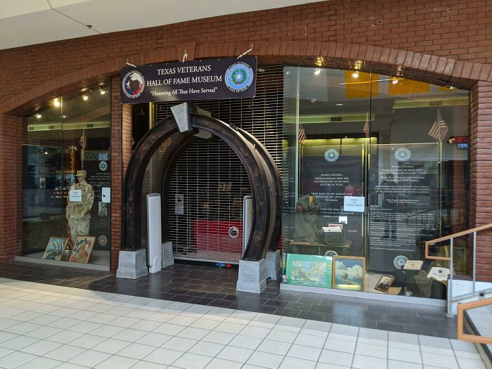 The Texas Veterans Hall of Fame Museum storefront, a museum building pretending to be a typical store in a mall.