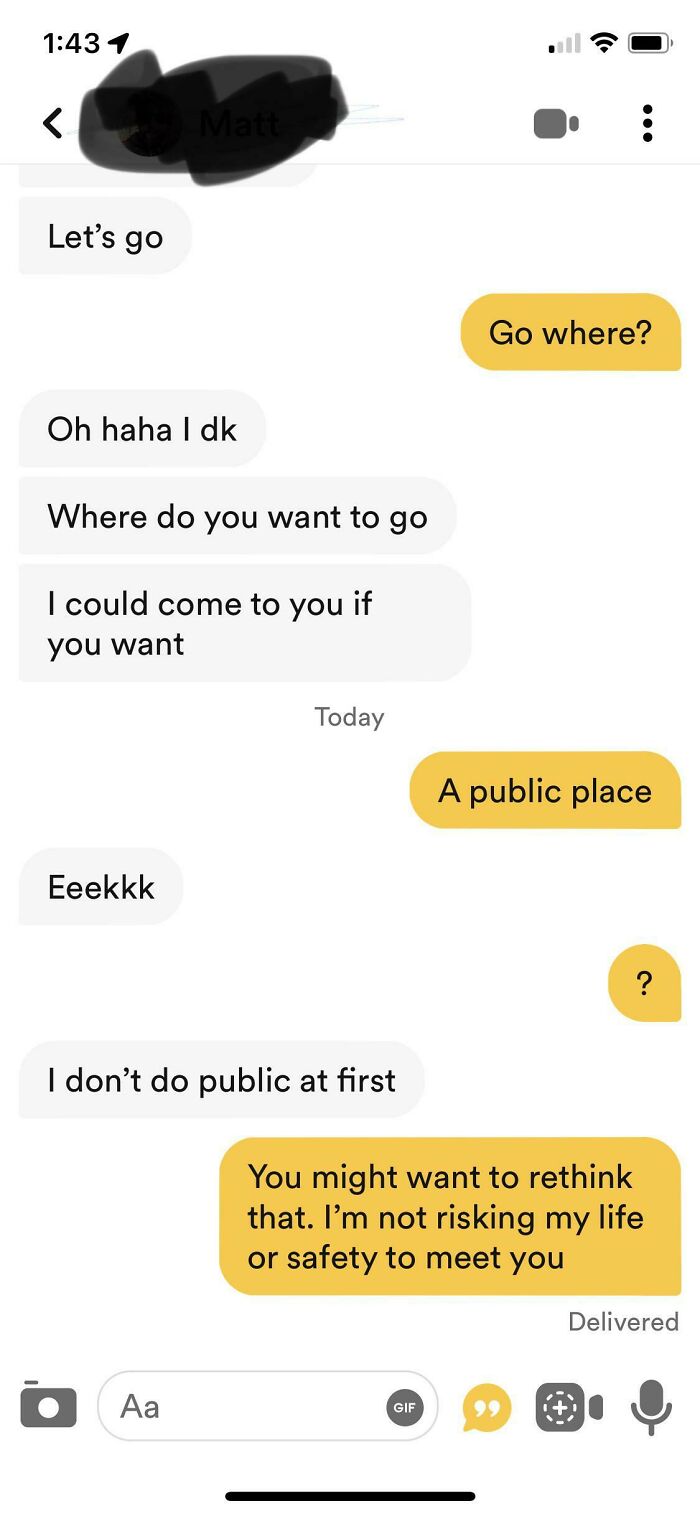 A wild screenshot from an online dating chat where one person refuses to meet in a public place, raising safety concerns.