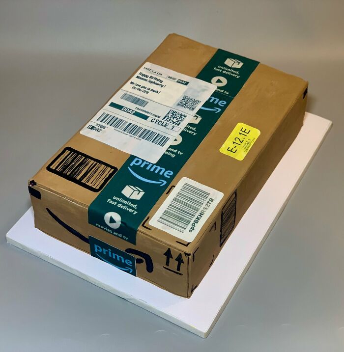 A fascinating find: a birthday cake designed to look exactly like an Amazon Prime delivery box.
