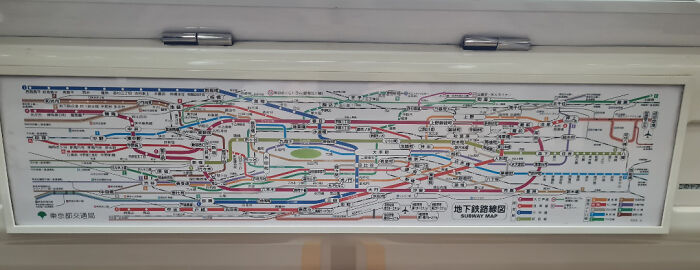 A highly complex and confusing subway map, an impressive design fail in its own way.