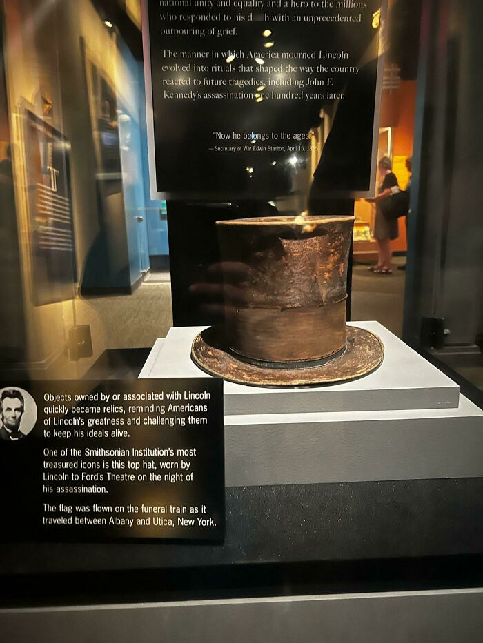 Fascinating photo of Abraham Lincoln's top hat, a rare artifact from American history.