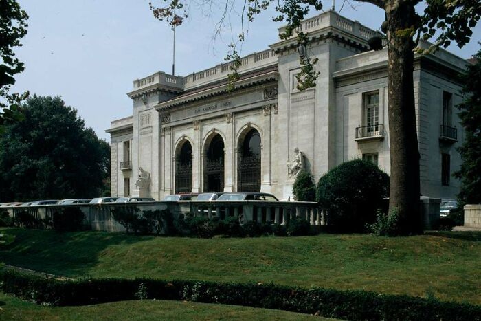 A grand building from American history, showcasing fascinating photos and its historical significance.