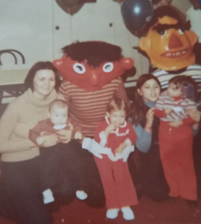 31 Childhood Photos That Prove Old-School Mascots Were Absolutely Terrifying