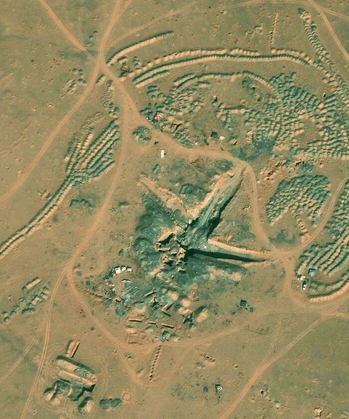 Odd things on Google Maps: Unique desert patterns and structures seen from above.