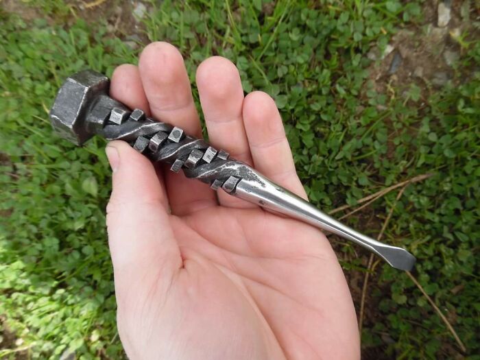 I Found A Big Rusty Bolt In The Road In Front Of My House So I Forged This Screwdriver Out Of It