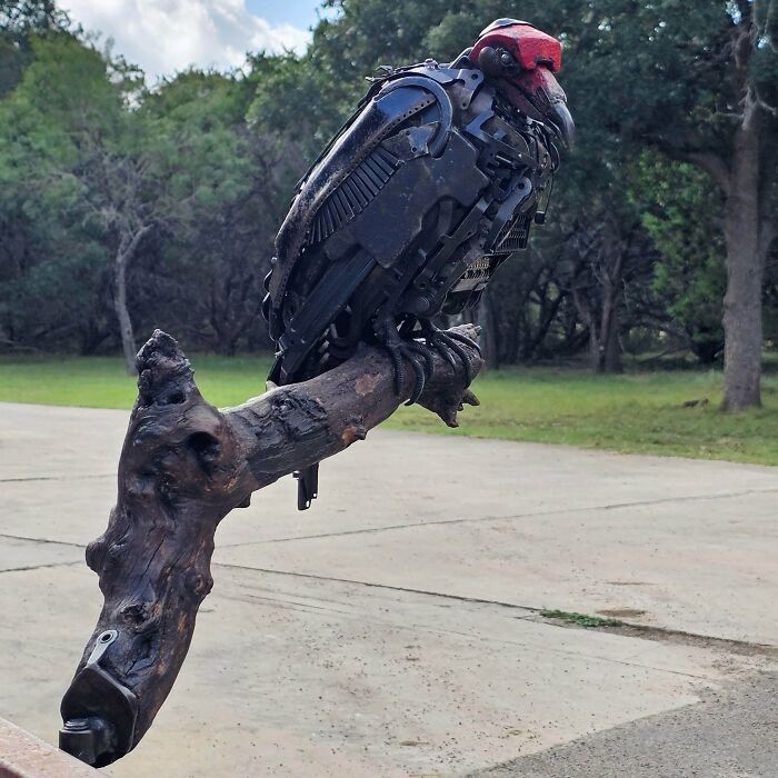 I Made This Vulture With Some Old Typewriter And Calculator Parts