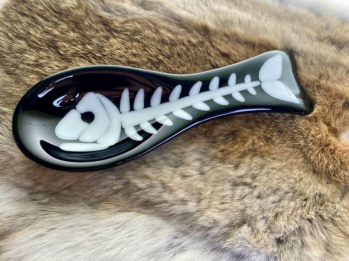 A delicate glass spoon rest shaped like a fish skeleton, an example of amazing crafts.