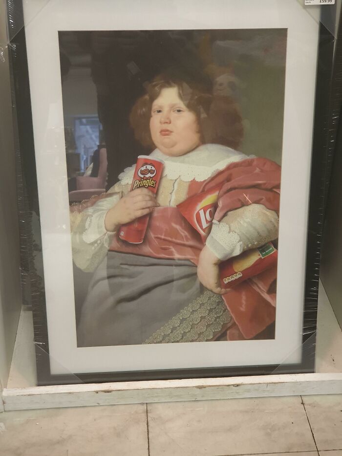 A painting of a chubby person in historical attire holding Pringles and Lay's, an awful idea.