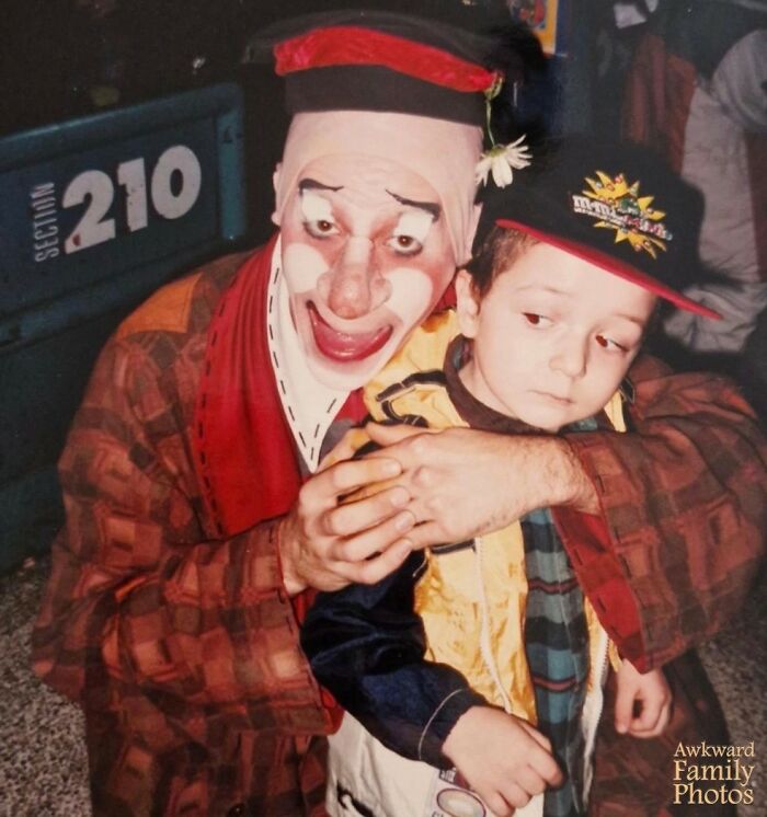31 Childhood Photos That Prove Old-School Mascots Were Absolutely Terrifying