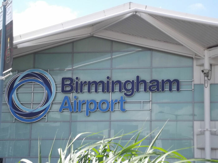 Birmingham Airport sign, a key detail in Meghan Markle and Prince Harrys return to UK, sparking outrage. Birmingham Airport sign, a key detail in Meghan Markle and Prince Harrys return to UK, sparking outrage.