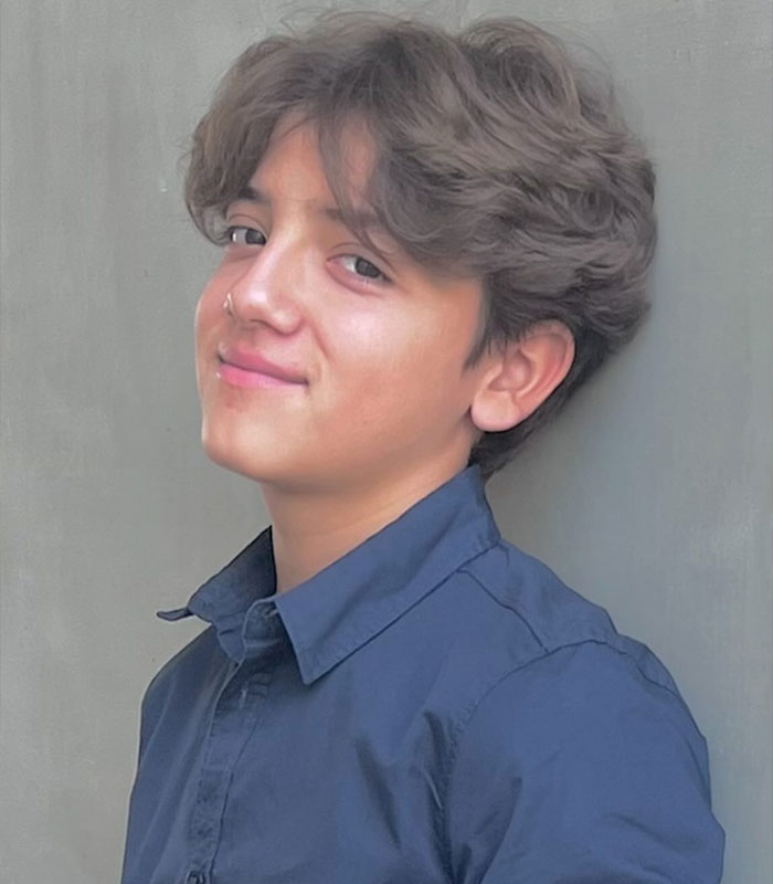 Fans In Absolute Disbelief After Hit Sitcom's Child Star Looks Unrecognizable At 15: "Has It Been That Long?" Fans In Absolute Disbelief After Hit Sitcom's Child Star Looks Unrecognizable At 15: "Has It Been That Long?"