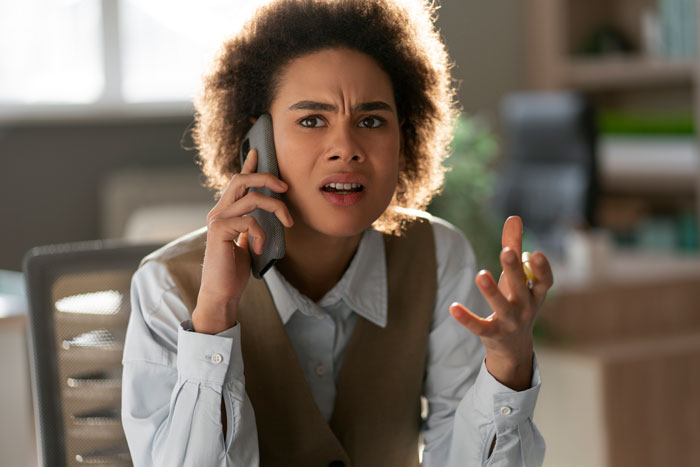 Woman Won’t Play MOH For Twin And Her Childhood Bully, Fam Asks Questions As The Truth Comes Out Woman Won’t Play MOH For Twin And Her Childhood Bully, Fam Asks Questions As The Truth Comes Out