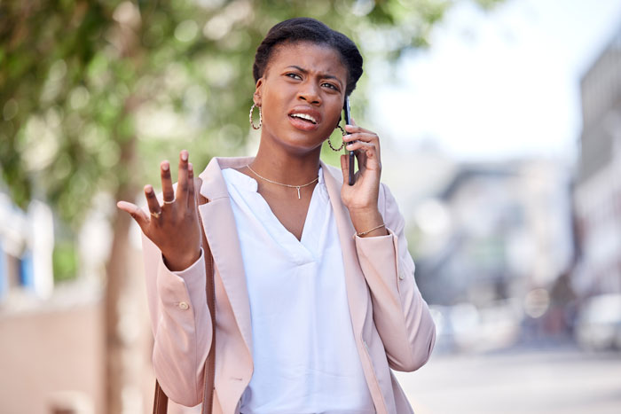Woman Won’t Play MOH For Twin And Her Childhood Bully, Fam Asks Questions As The Truth Comes Out Woman Won’t Play MOH For Twin And Her Childhood Bully, Fam Asks Questions As The Truth Comes Out