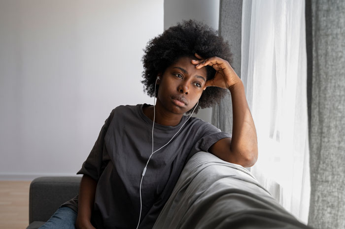 Woman Won’t Play MOH For Twin And Her Childhood Bully, Fam Asks Questions As The Truth Comes Out Woman Won’t Play MOH For Twin And Her Childhood Bully, Fam Asks Questions As The Truth Comes Out