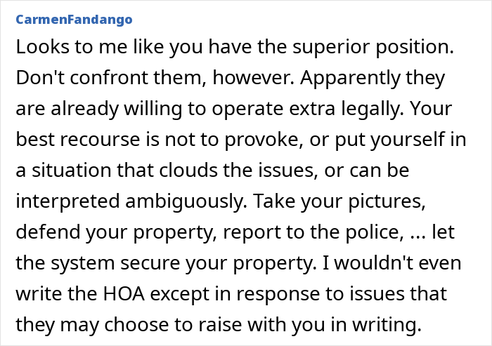 An online comment from CarmenFandango advising a resident to defend property and report to police to deal with an HOA secret scheme.
