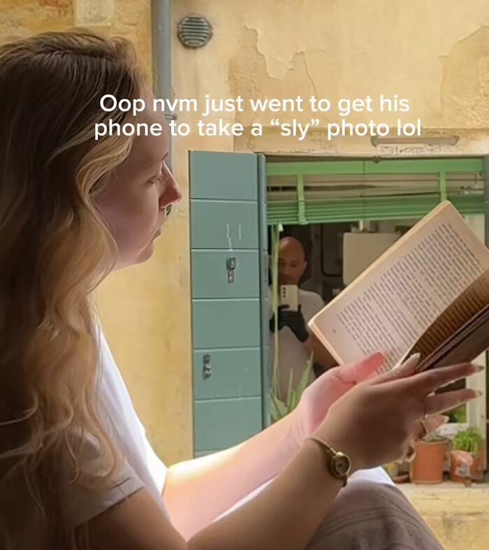 Influencer reading a book, a Venetian in the background taking a sly photo. Savagely roasted for filming. Influencer reading a book, a Venetian in the background taking a sly photo. Savagely roasted for filming.