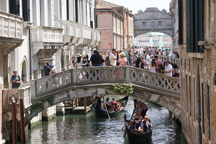 American Tourists Face Backlash After Breaking A Bizarre Italian Rule They Had No Idea Existed