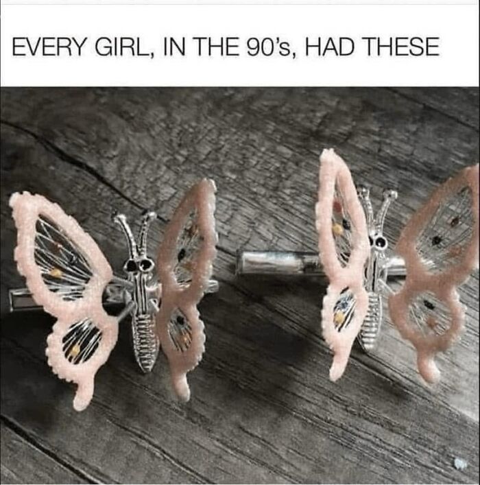 Two pink butterfly hair clips, a pure nostalgia gem for Saturday mornings from the 90s.
