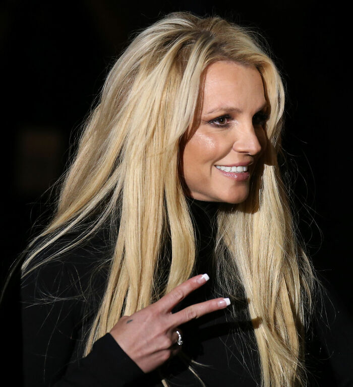 Britney Spears, one of the worst celebrities encountered by a top producer, making a peace sign. Britney Spears, one of the worst celebrities encountered by a top producer, making a peace sign.
