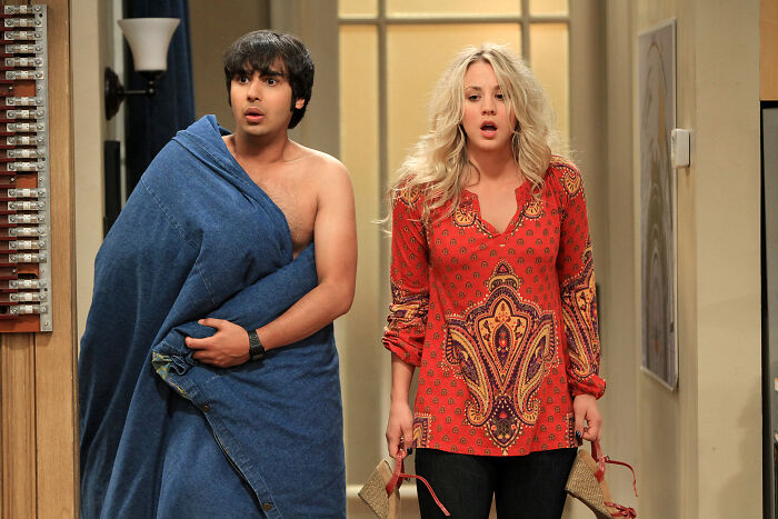 Kaley Cuoco hookup scene in The Big Bang Theory, with Raj wrapped in a blanket and Penny looking surprised. Kaley Cuoco hookup scene in The Big Bang Theory, with Raj wrapped in a blanket and Penny looking surprised.