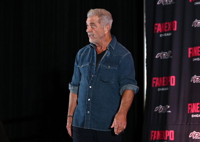 Mel Gibson facing furious backlash for mocking deaf interpreter at Fan Expo, walking on stage. Mel Gibson facing furious backlash for mocking deaf interpreter at Fan Expo, walking on stage.