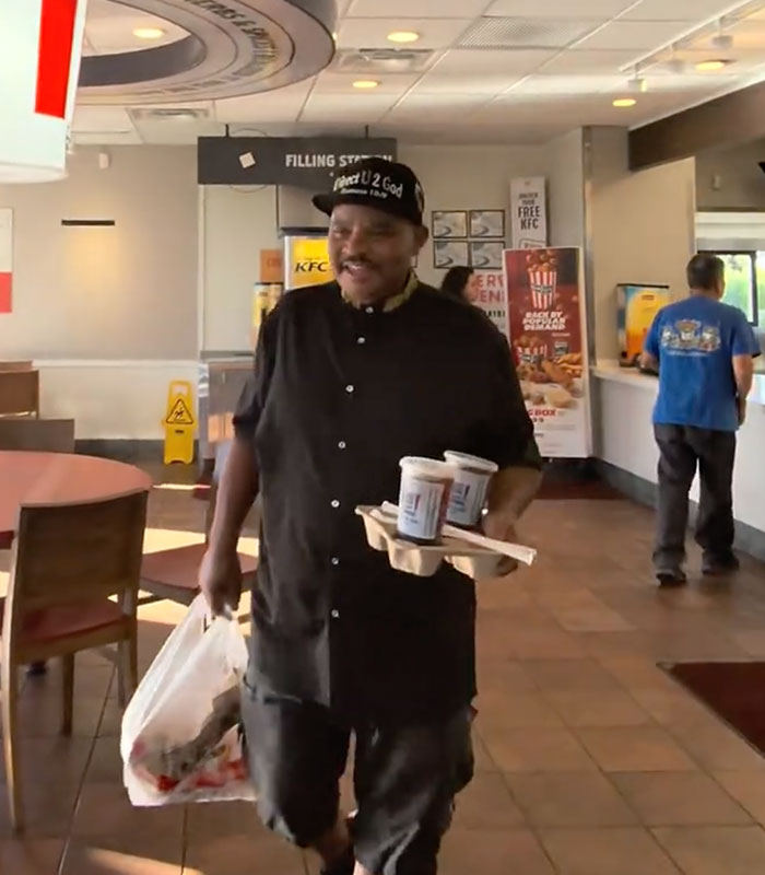 Woman Interrupts Family's Meal To Level Racist Insult At Dad, But His Response Has The Internet Applauding
